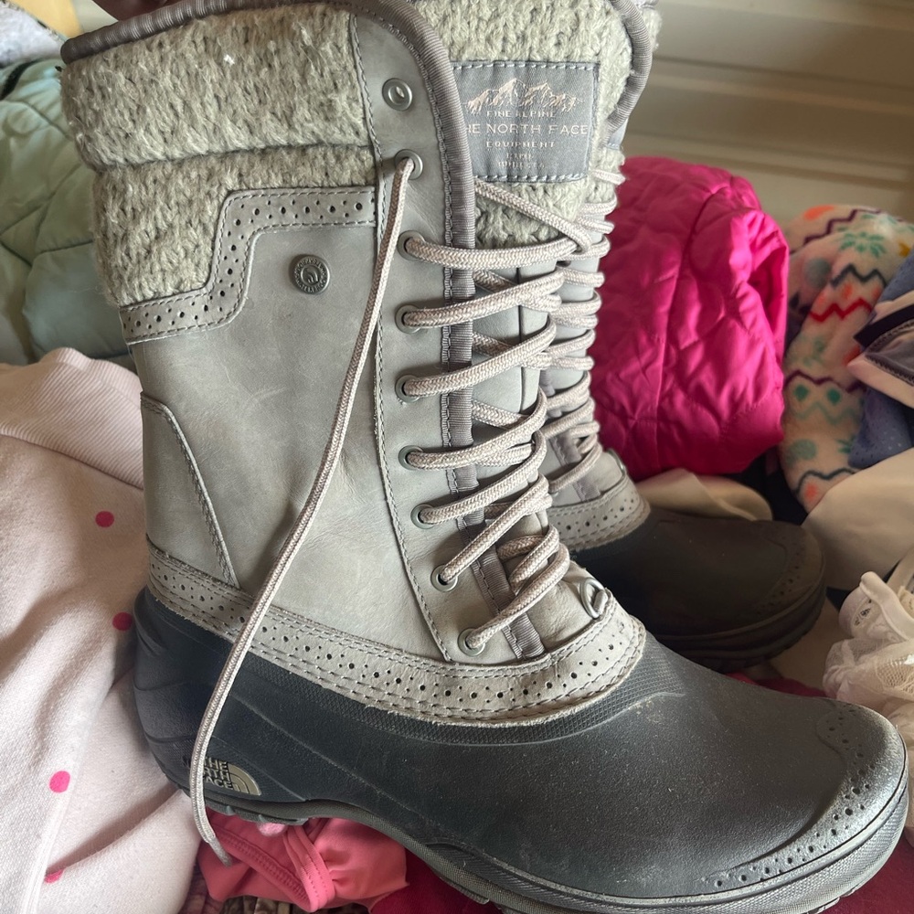 The North Face Women's Gray and Cream Winter Boots